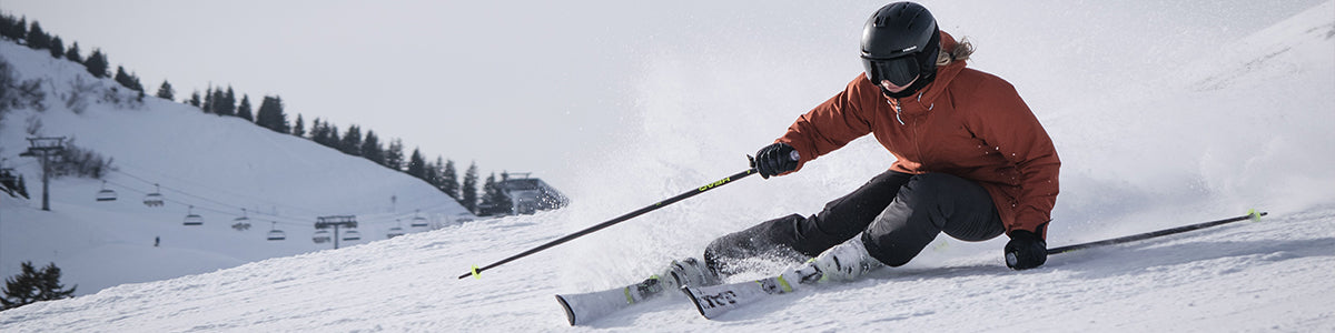 Skier wearing a red jacket